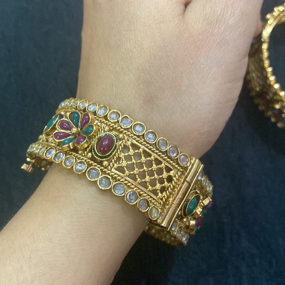 Stunning ethnic wear,polki jadau kangans - Picture 4 of 4